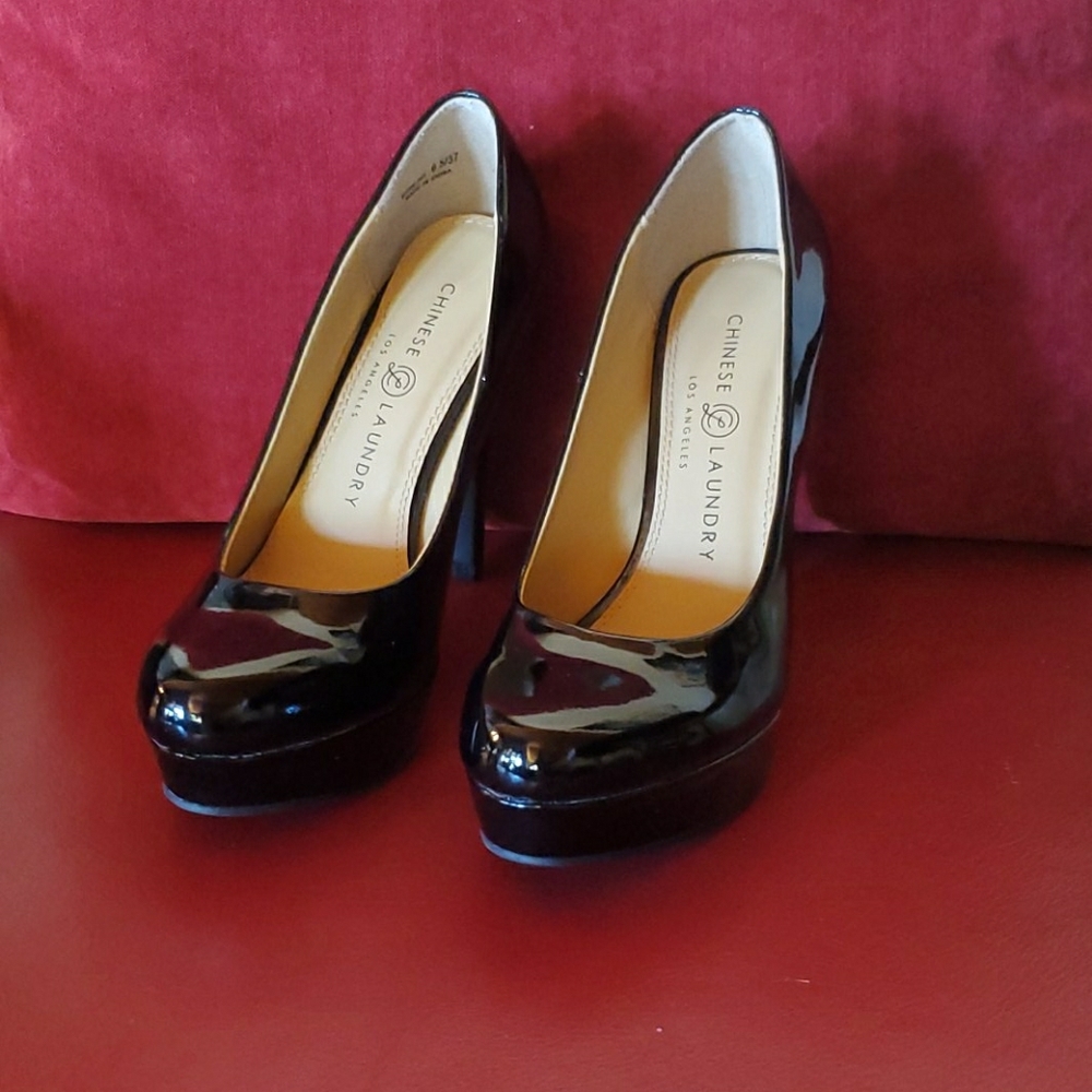 Black platform pumps
